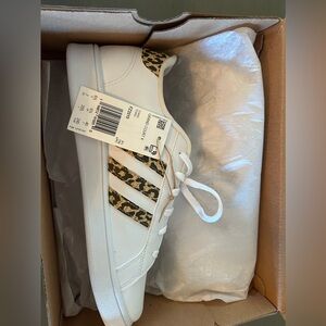 Adidas Grand Court K leopard print NWT & box
Women’s 8.5/9 
Men’s 7